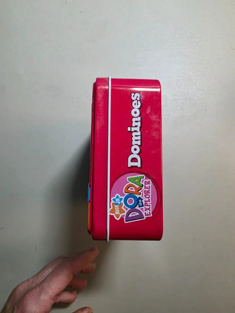 Nick Jr. Dora the Explorer Dominoes Game in Collectible Tin – 28 Plastic Pieces